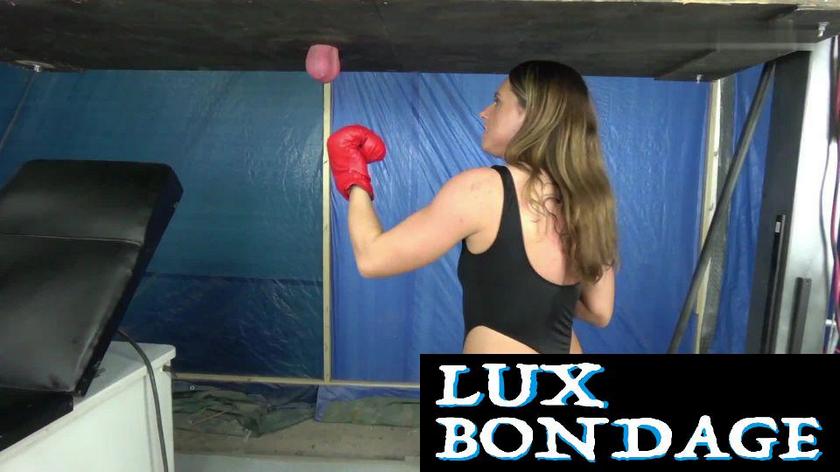 Ballbustin And Foot Lovin: Sara Lips – Female Bodybuilder Ball Boxing Sara Lips 2021 HD