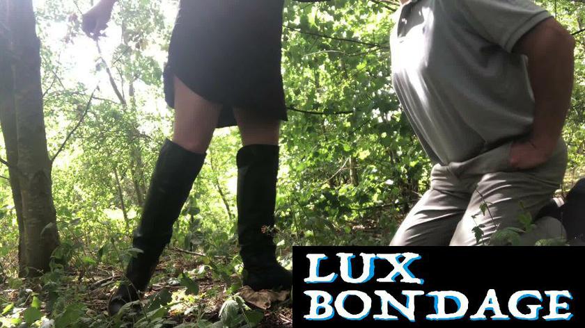 Mistress Courtney: An Outdoor Kicking For The Slave – Feel Me When You Walk 2022 HD Mistress Courtney